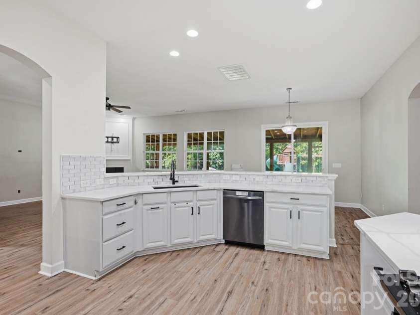 4672 Carrington Drive, Lancaster, SC 29720.  MLS# CAR4389386, YatesRealty ID 36047. Kitchen