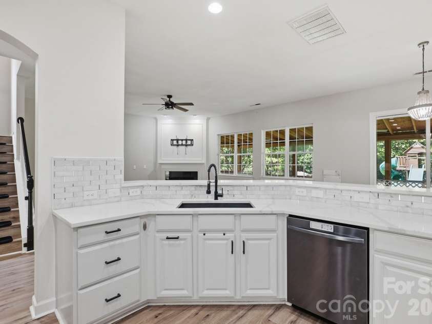 4672 Carrington Drive, Lancaster, SC 29720.  MLS# CAR4389386, YatesRealty ID 36047. Kitchen