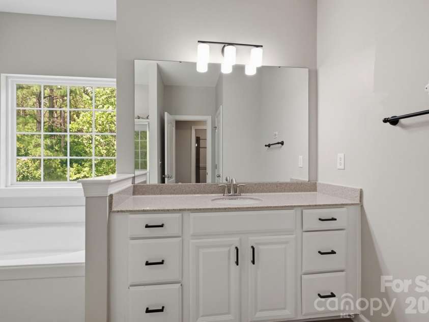 4672 Carrington Drive, Lancaster, SC 29720.  MLS# CAR4389386, YatesRealty ID 36047. Primary Bathroom