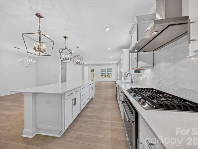 4790 Formation Court, Lancaster, SC 29720.  MLS# CAR4395830, YatesRealty ID 36049. Gas Range