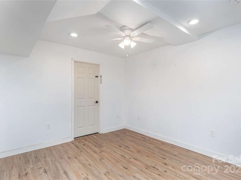 140 Oakdale Road, Waynesville, NC 28786.  MLS# CAR4177584, YatesRealty ID 3605. 