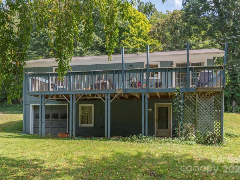 140 Oakdale Road, Waynesville, NC 28786.  MLS# CAR4177584, YatesRealty ID 3605. 
