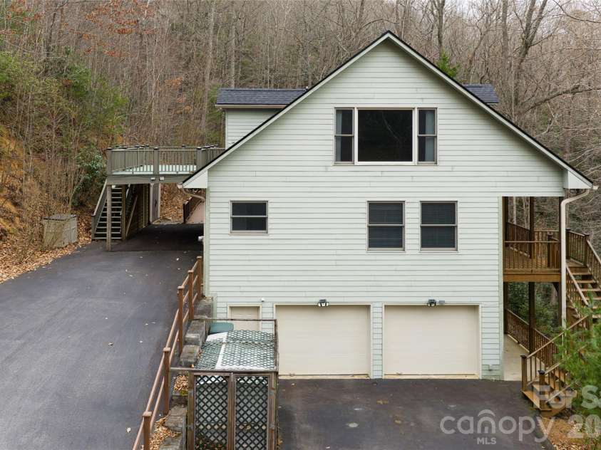 31 Timber Park Drive, Black Mountain, NC 28711.  MLS# CAR4336754, YatesRealty ID 3605. 