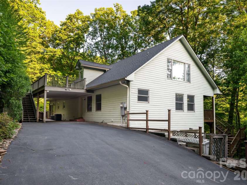 31 Timber Park Drive, Black Mountain, NC 28711.  MLS# CAR4336754, YatesRealty ID 3605. 