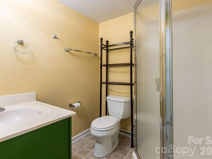 31 Timber Park Drive, Black Mountain, NC 28711.  MLS# CAR4336754, YatesRealty ID 3605. Basement Full Bath 4