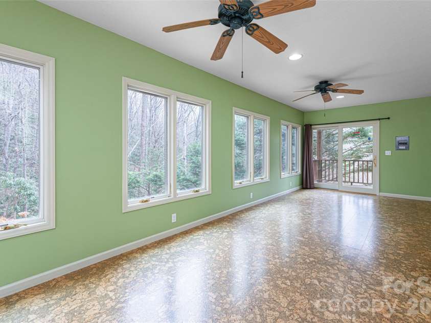 31 Timber Park Drive, Black Mountain, NC 28711.  MLS# CAR4336754, YatesRealty ID 3605. Breakfast Room