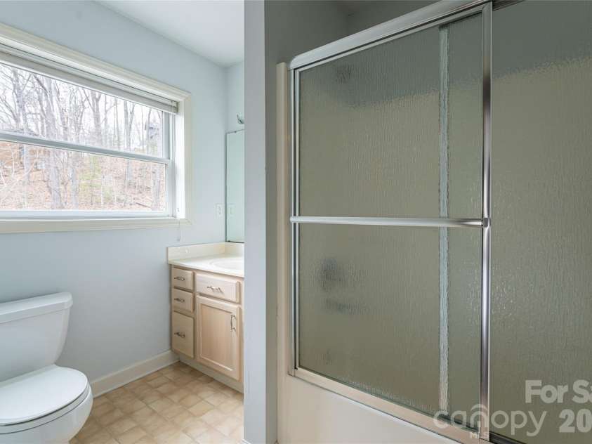 31 Timber Park Drive, Black Mountain, NC 28711.  MLS# CAR4336754, YatesRealty ID 3605. Main floor Bath 2