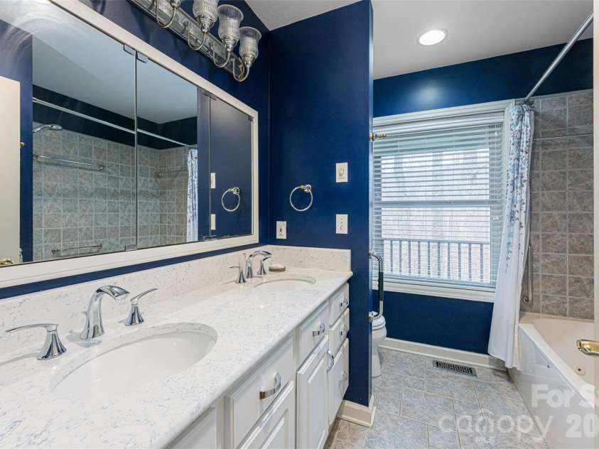 31 Timber Park Drive, Black Mountain, NC 28711.  MLS# CAR4336754, YatesRealty ID 3605. Primary Bathroom