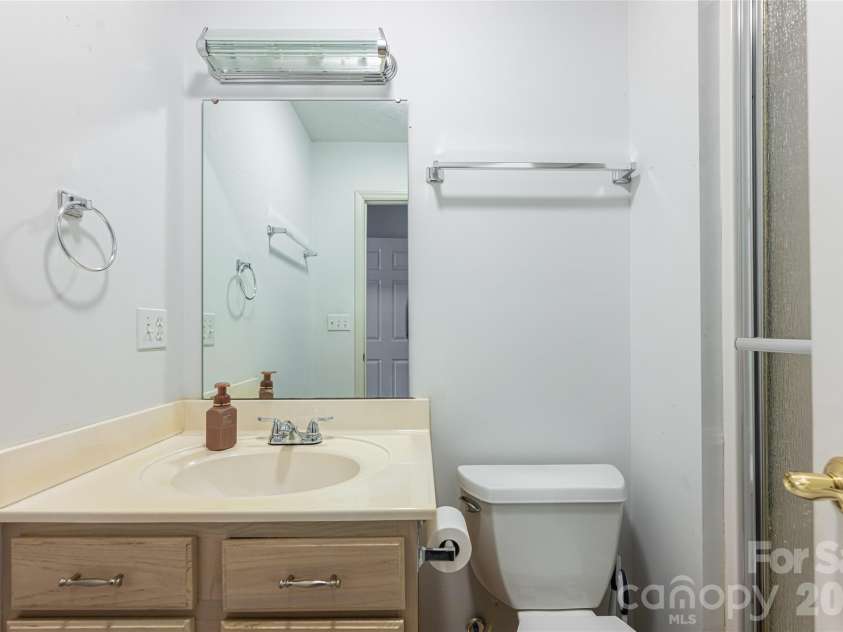 31 Timber Park Drive, Black Mountain, NC 28711.  MLS# CAR4336754, YatesRealty ID 3605. Second Floor Bath 3