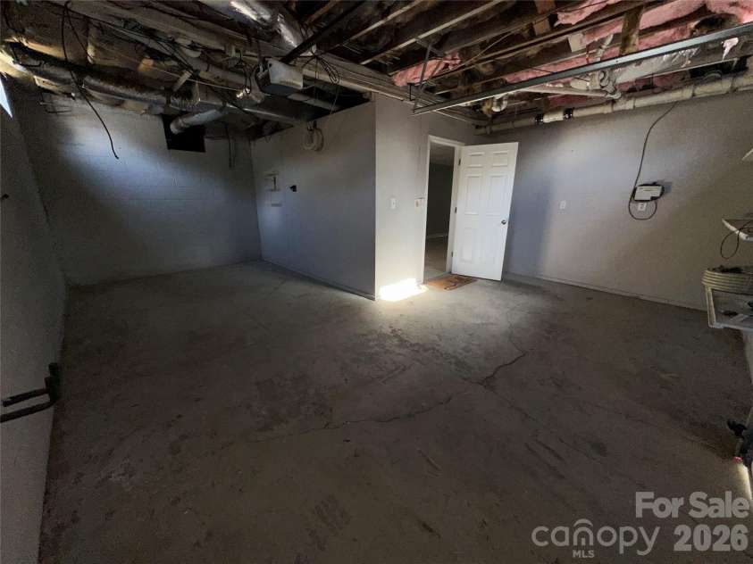 413 Roberts Street, Salisbury, NC 28144.  MLS# CAR4341075, YatesRealty ID 3605. Oversized 1-car garage 