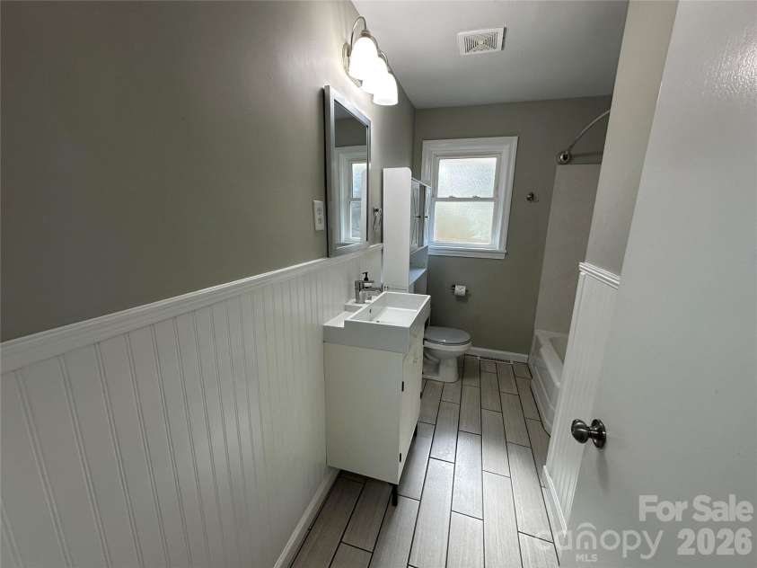 413 Roberts Street, Salisbury, NC 28144.  MLS# CAR4341075, YatesRealty ID 3605. Renovated Full Hall Bath 