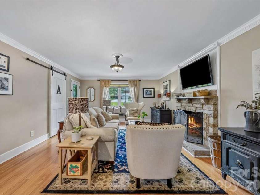 1135 Blueberry Lane, Charlotte, NC 28226.  MLS# CAR4397066, YatesRealty ID 36050. 