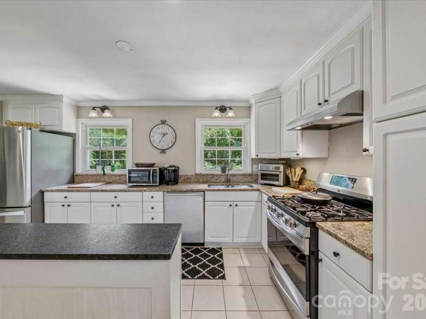 1135 Blueberry Lane, Charlotte, NC 28226.  MLS# CAR4397066, YatesRealty ID 36050. 