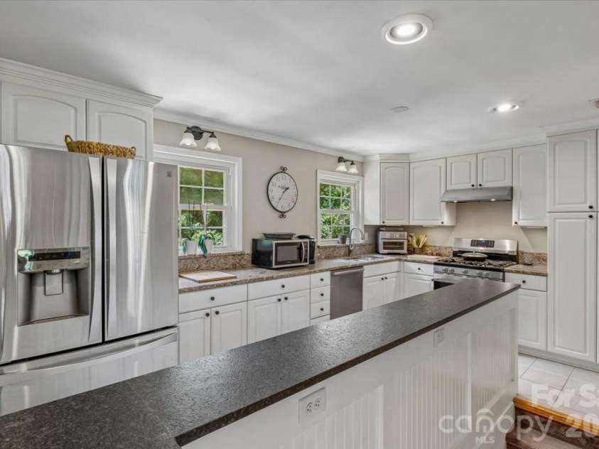 1135 Blueberry Lane, Charlotte, NC 28226.  MLS# CAR4397066, YatesRealty ID 36050. 