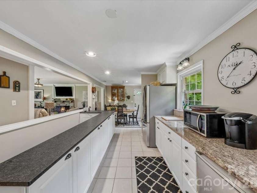 1135 Blueberry Lane, Charlotte, NC 28226.  MLS# CAR4397066, YatesRealty ID 36050. 