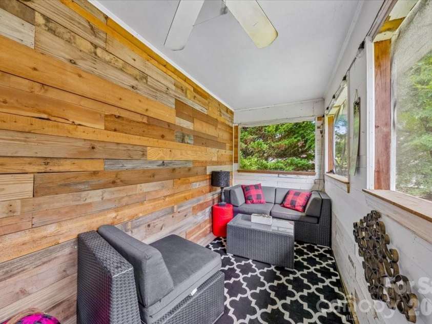 1135 Blueberry Lane, Charlotte, NC 28226.  MLS# CAR4397066, YatesRealty ID 36050. 