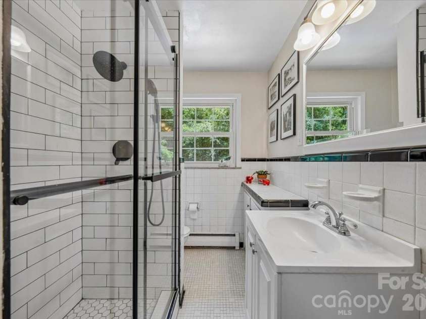 1135 Blueberry Lane, Charlotte, NC 28226.  MLS# CAR4397066, YatesRealty ID 36050. 