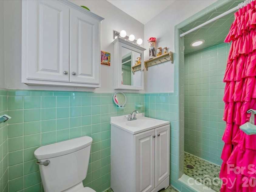 1135 Blueberry Lane, Charlotte, NC 28226.  MLS# CAR4397066, YatesRealty ID 36050. 