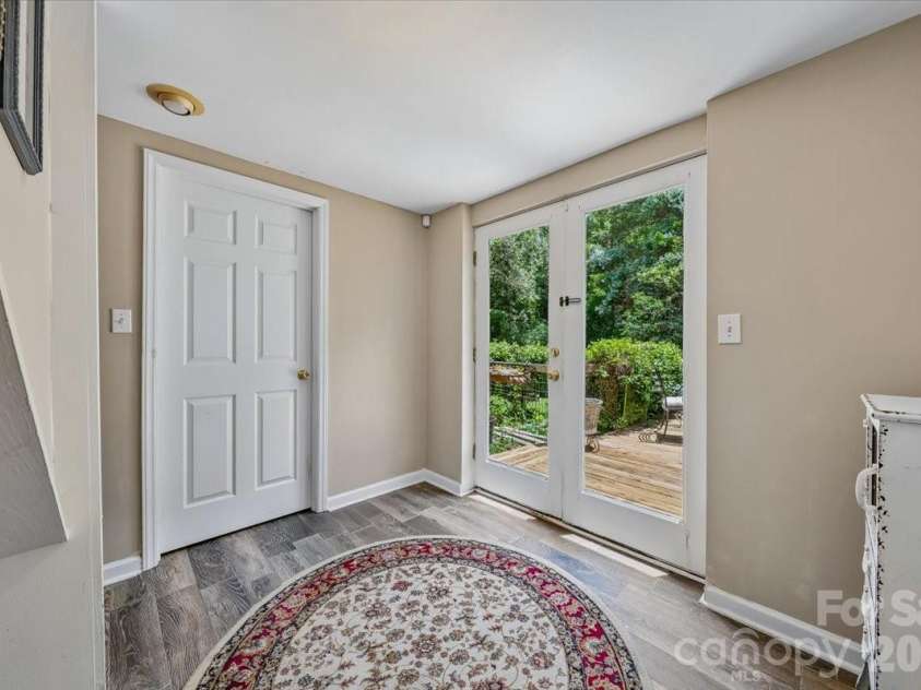 1135 Blueberry Lane, Charlotte, NC 28226.  MLS# CAR4397066, YatesRealty ID 36050. 