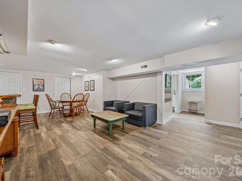 1135 Blueberry Lane, Charlotte, NC 28226.  MLS# CAR4397066, YatesRealty ID 36050. 