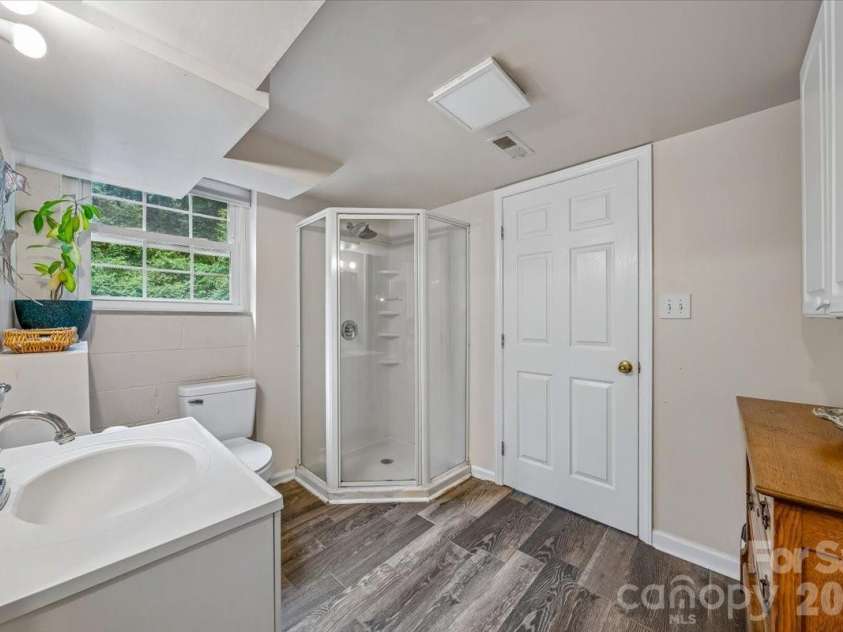 1135 Blueberry Lane, Charlotte, NC 28226.  MLS# CAR4397066, YatesRealty ID 36050. 
