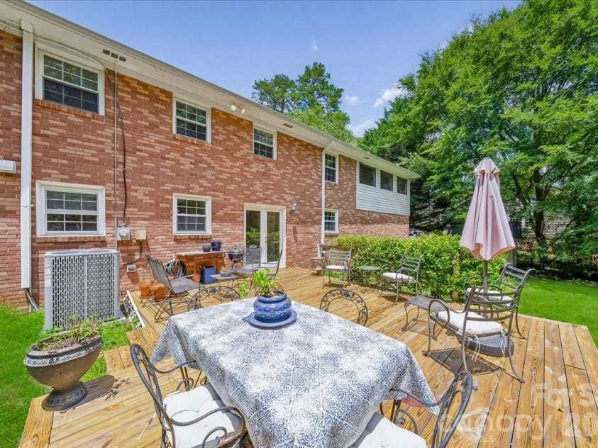 1135 Blueberry Lane, Charlotte, NC 28226.  MLS# CAR4397066, YatesRealty ID 36050. 
