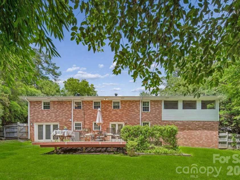 1135 Blueberry Lane, Charlotte, NC 28226.  MLS# CAR4397066, YatesRealty ID 36050. 