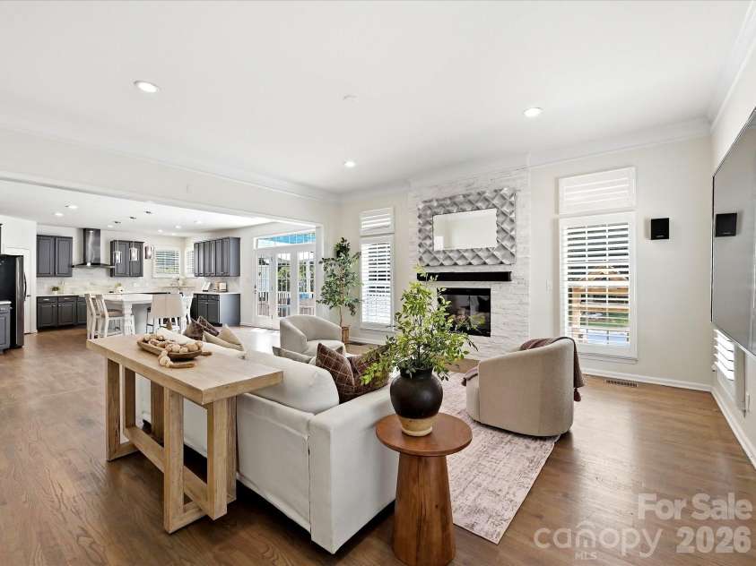 6609 Augustine Way, Charlotte, NC 28270.  MLS# CAR4398233, YatesRealty ID 36052. Family Room looking into Kitchen