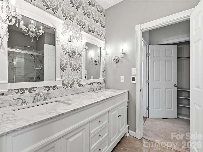 6609 Augustine Way, Charlotte, NC 28270.  MLS# CAR4398233, YatesRealty ID 36052. Jack & Jill (between BR 3 & 4)