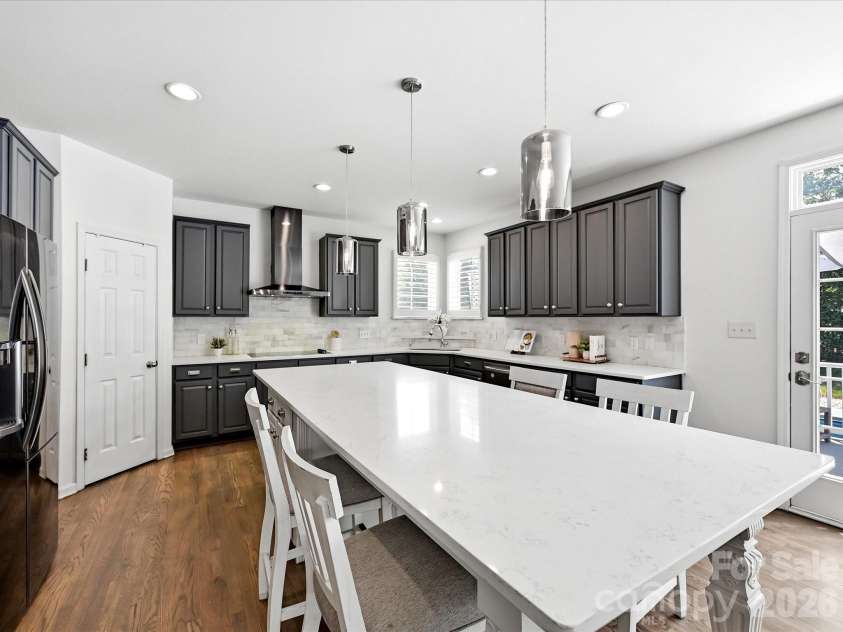 6609 Augustine Way, Charlotte, NC 28270.  MLS# CAR4398233, YatesRealty ID 36052. Kitchen Island