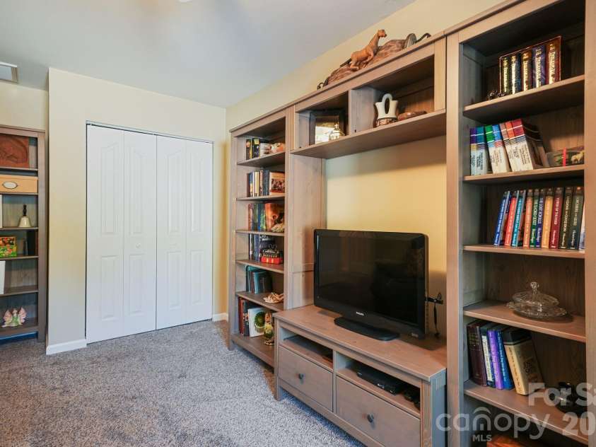 15926 Bubbling Branch Lane, Charlotte, NC 28273.  MLS# CAR4399403, YatesRealty ID 36053. 