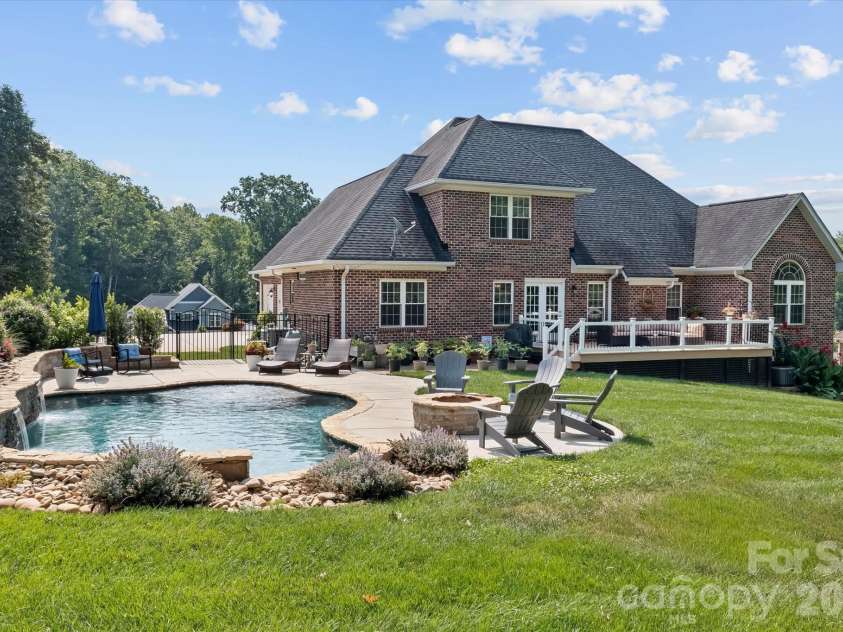 115 Orchard Farm Lane, Mooresville, NC 28117.  MLS# CAR4400248, YatesRealty ID 36057. 