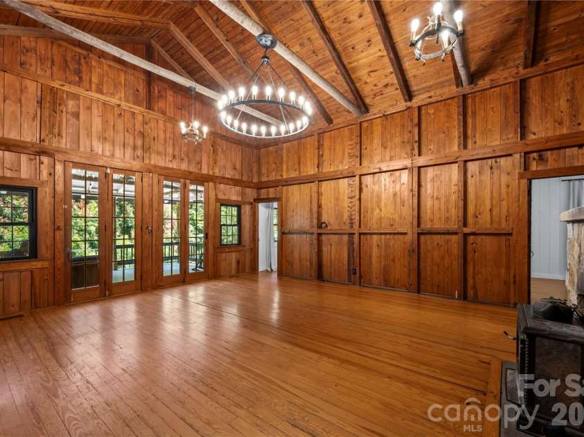 150 Indian Cave Park Road, Hendersonville, NC 28739.  MLS# CAR4400404, YatesRealty ID 36059. 