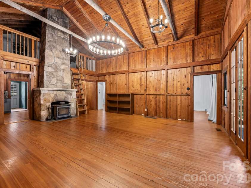 150 Indian Cave Park Road, Hendersonville, NC 28739.  MLS# CAR4400404, YatesRealty ID 36059. 