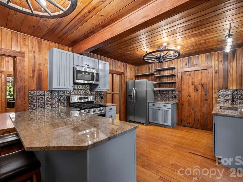 150 Indian Cave Park Road, Hendersonville, NC 28739.  MLS# CAR4400404, YatesRealty ID 36059. 