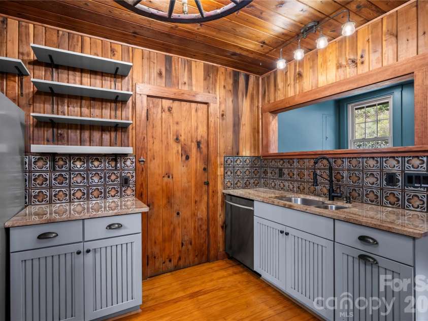150 Indian Cave Park Road, Hendersonville, NC 28739.  MLS# CAR4400404, YatesRealty ID 36059. 