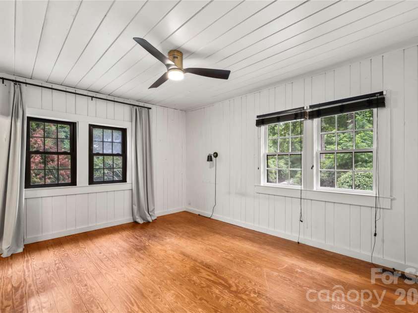 150 Indian Cave Park Road, Hendersonville, NC 28739.  MLS# CAR4400404, YatesRealty ID 36059. 
