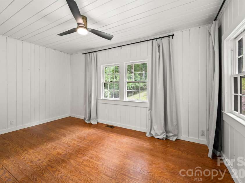 150 Indian Cave Park Road, Hendersonville, NC 28739.  MLS# CAR4400404, YatesRealty ID 36059. 