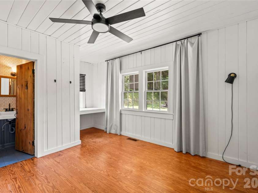 150 Indian Cave Park Road, Hendersonville, NC 28739.  MLS# CAR4400404, YatesRealty ID 36059. 