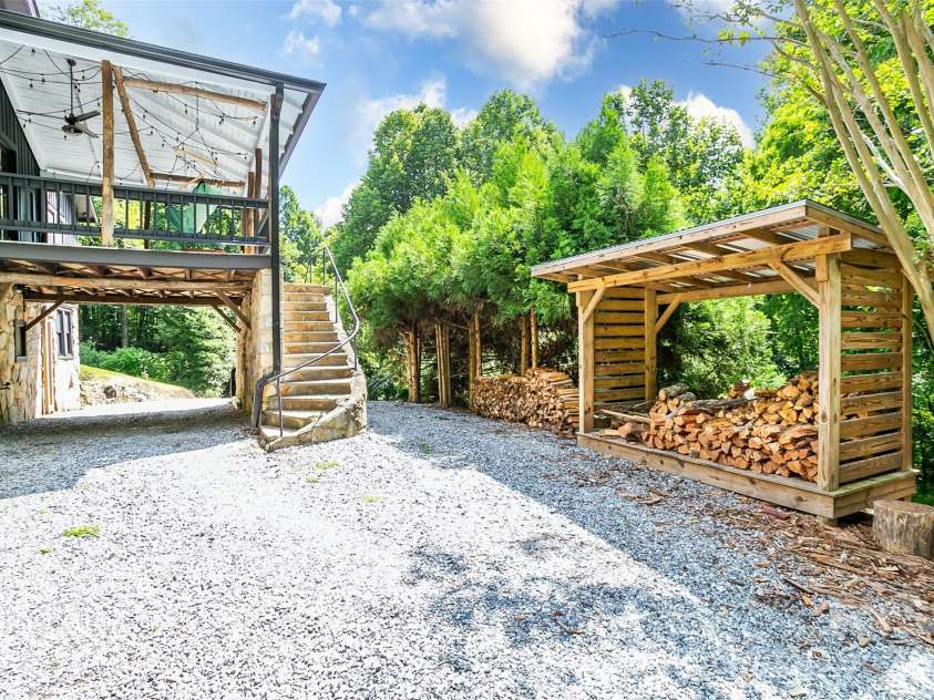 150 Indian Cave Park Road, Hendersonville, NC 28739.  MLS# CAR4400404, YatesRealty ID 36059. 