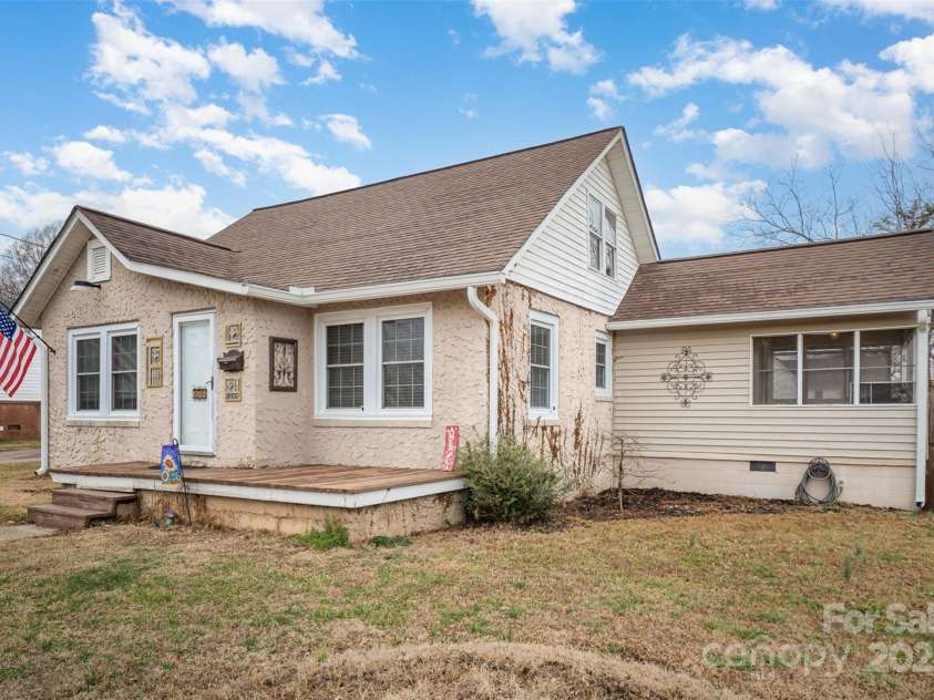 306 2nd Street, Cherryville, NC 28021.  MLS# CAR4222761, YatesRealty ID 3606. 