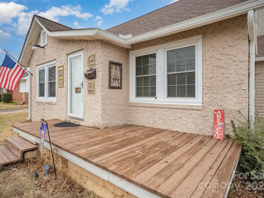 306 2nd Street, Cherryville, NC 28021.  MLS# CAR4222761, YatesRealty ID 3606. 