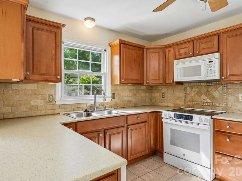 11616 Parks Farm Lane, Charlotte, NC 28277.  MLS# CAR4400042, YatesRealty ID 36060. 