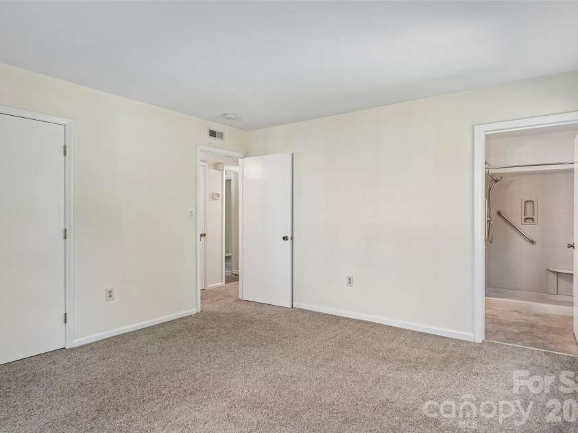 11616 Parks Farm Lane, Charlotte, NC 28277.  MLS# CAR4400042, YatesRealty ID 36060. 
