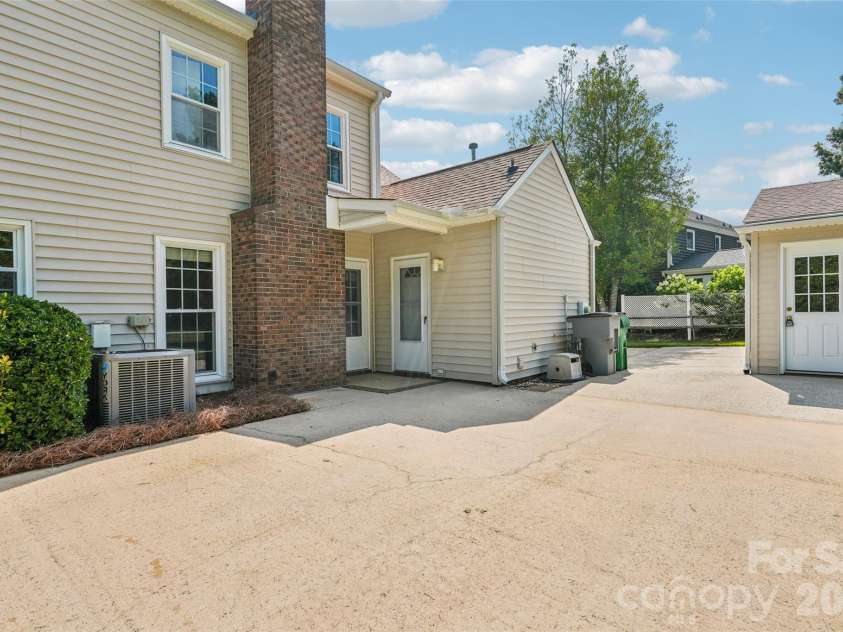 11616 Parks Farm Lane, Charlotte, NC 28277.  MLS# CAR4400042, YatesRealty ID 36060. 