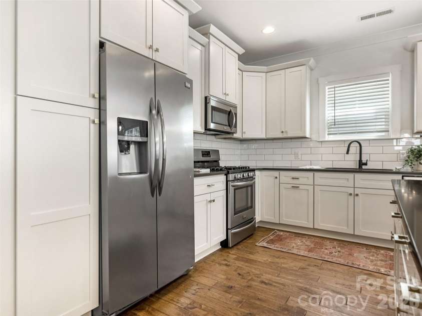 1412 Sumter Avenue, Charlotte, NC 28208.  MLS# CAR4401648, YatesRealty ID 36062. 