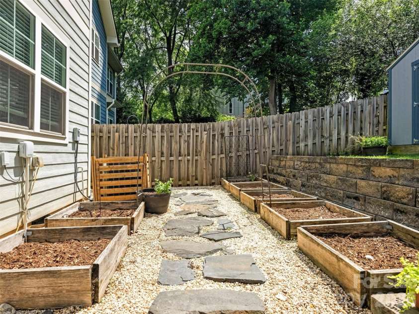 1412 Sumter Avenue, Charlotte, NC 28208.  MLS# CAR4401648, YatesRealty ID 36062. 