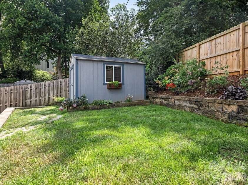 1412 Sumter Avenue, Charlotte, NC 28208.  MLS# CAR4401648, YatesRealty ID 36062. 