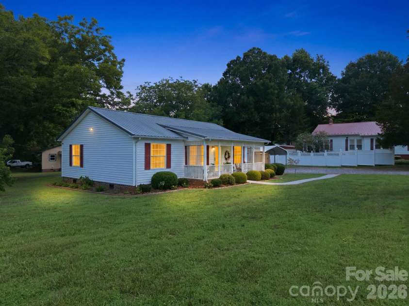 112 23rd Street, Newton, NC 28658.  MLS# CAR4400993, YatesRealty ID 36063. 