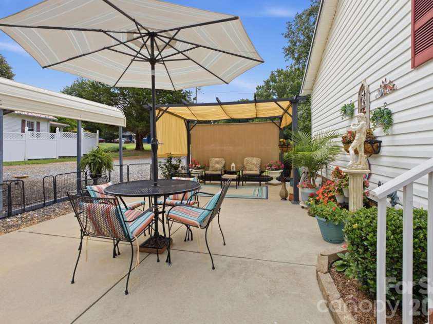112 23rd Street, Newton, NC 28658.  MLS# CAR4400993, YatesRealty ID 36063. 
